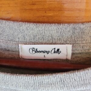 Blooming Jelly Light Gray Sweater